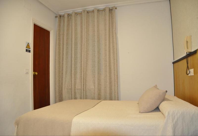 Double or Twin Room with Private Bathroom image 1