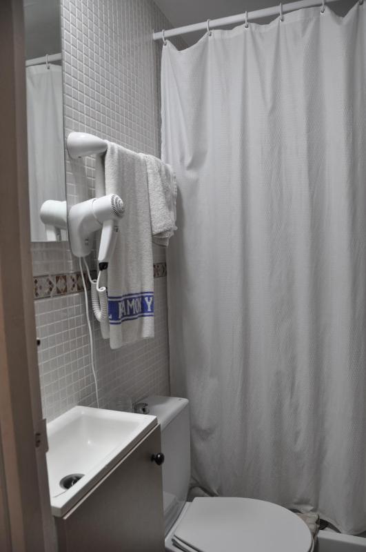 Double or Twin Room with Private Bathroom image 4