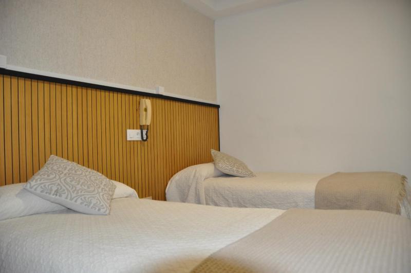 Twin Room with Shared Toilet image 4
