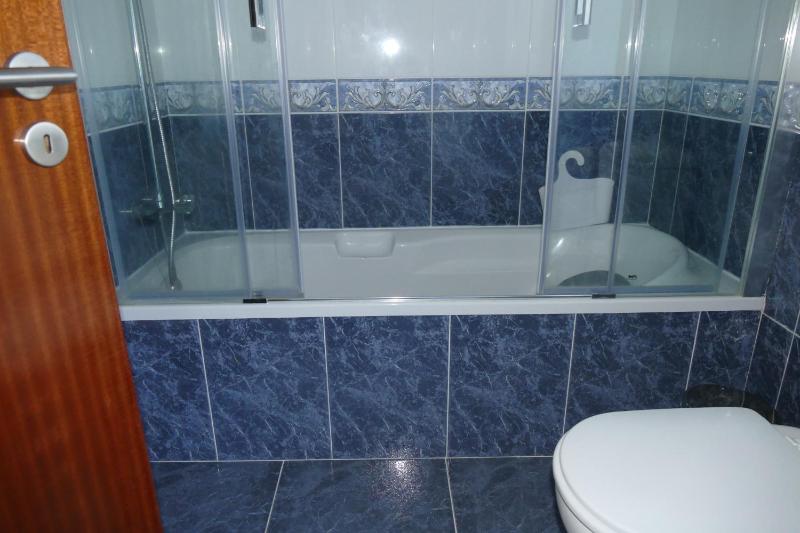 Double Room with Private Bathroom image 2