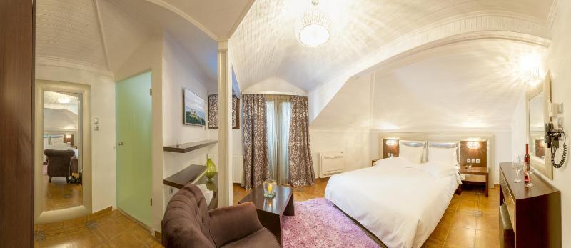 Double Room - Attic with Spa Bath image 1