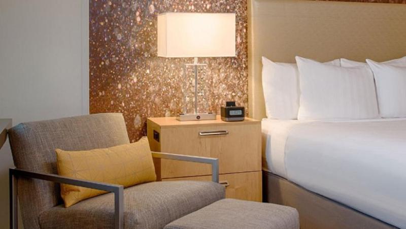 King Room with Balcony image 2