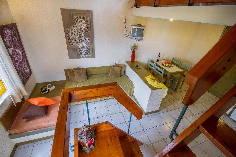 Two-Bedroom Apartment - Split Level image 3
