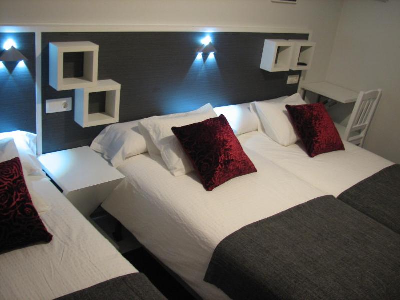 Triple Room with Private Bathroom image 4