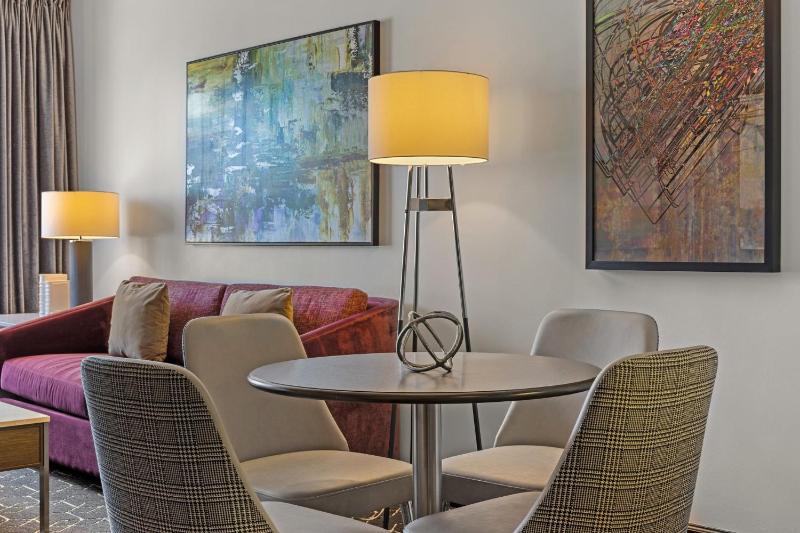Deluxe Union Square Suites - image 15