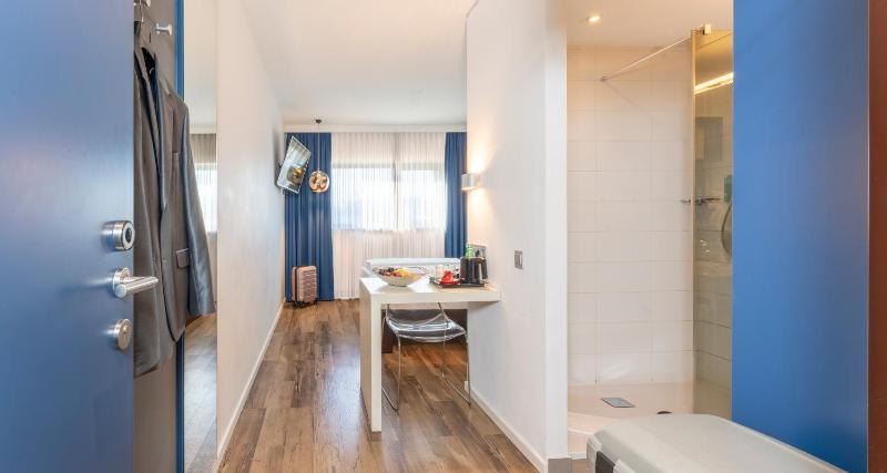 Standard Single Room image 3