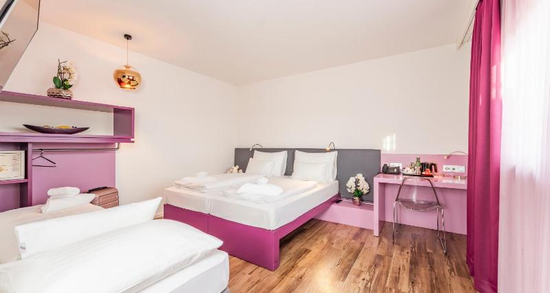 Comfort Triple Room image 1