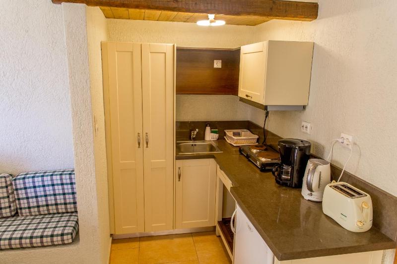 One-Bedroom Apartment with Garden View image 3