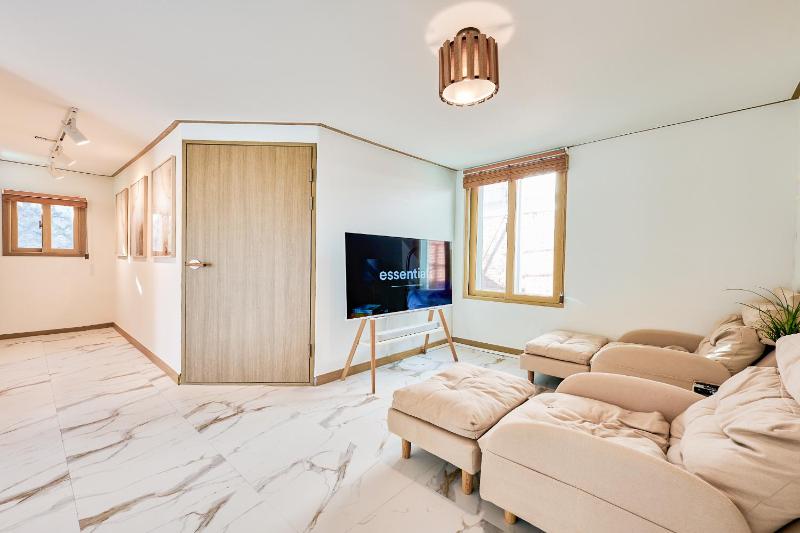 SA Tailored Service Urban Retreat Home near Metro - image 7