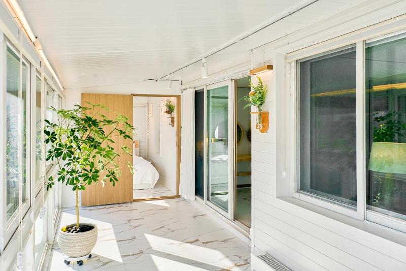 SA Tailored Service Urban Retreat Home near Metro - image 14