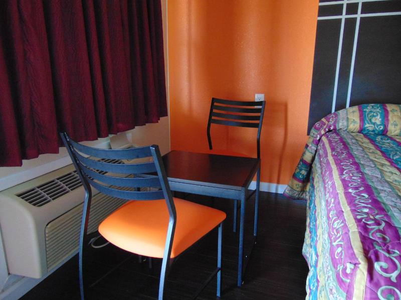 Double Room image 3