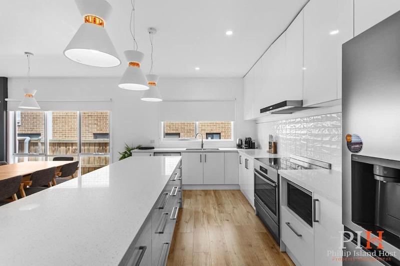 Stylish Home with Rumpus Room - image 25