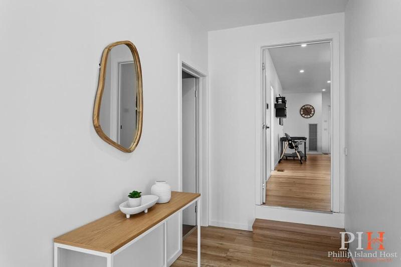 Stylish Home with Rumpus Room - image 22