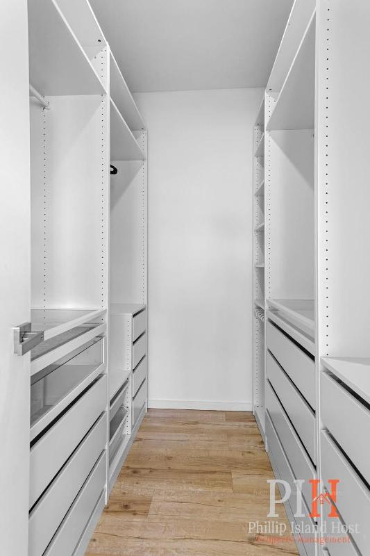 Stylish Home with Rumpus Room - image 24