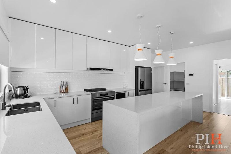 Stylish Home with Rumpus Room - image 4