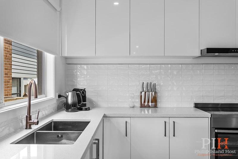 Stylish Home with Rumpus Room - image 8