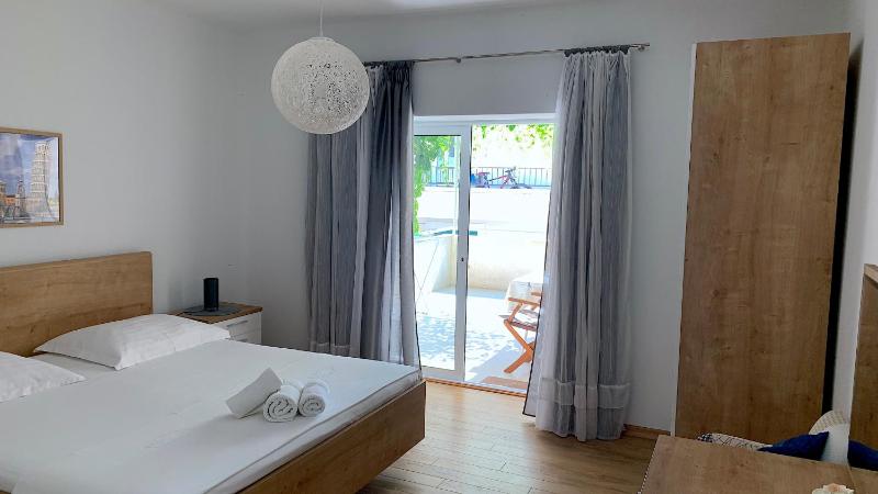 Double Room image 3