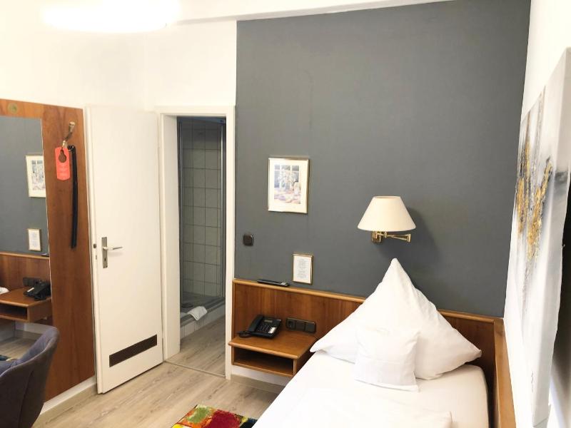 Single Room image 2