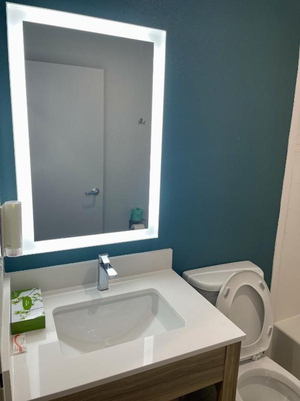 King Room with Tub - Disability Access/Non Smoking image 2