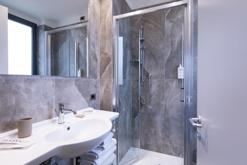 Standard Room image 4