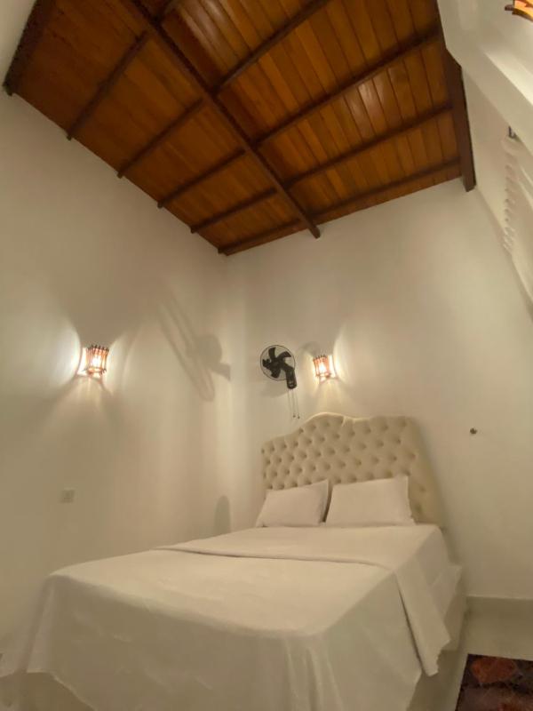 Lake Villa - image 24
