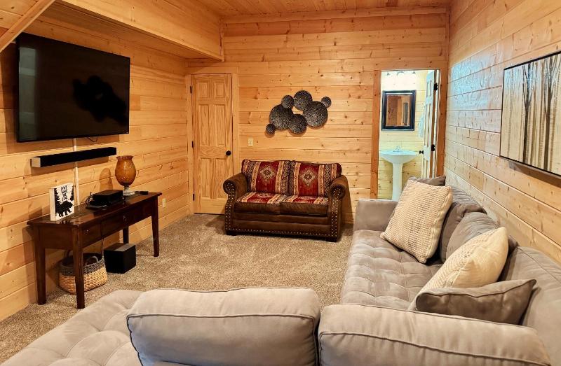Four Oaks Lodge - image 6