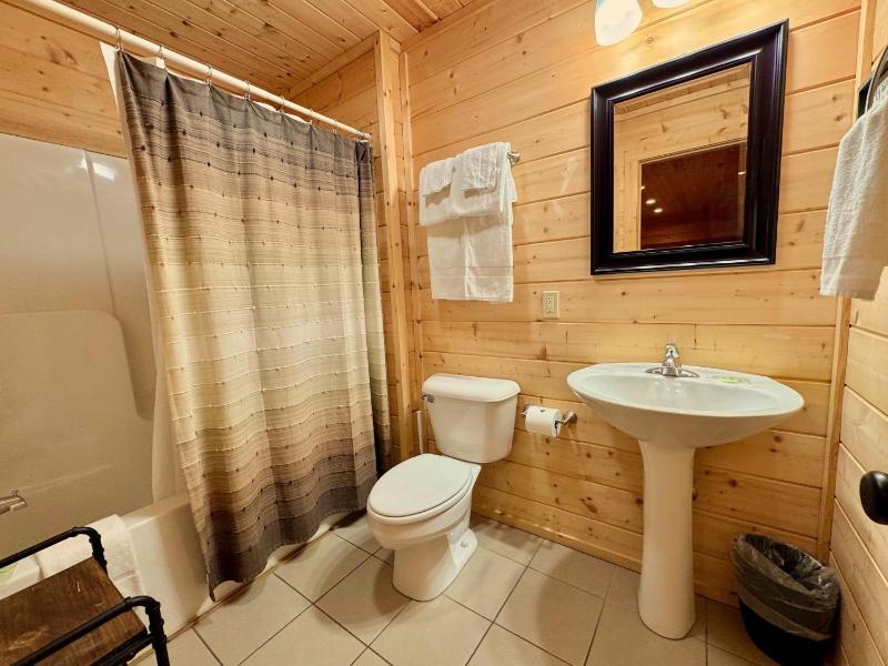 Four Oaks Lodge - image 12