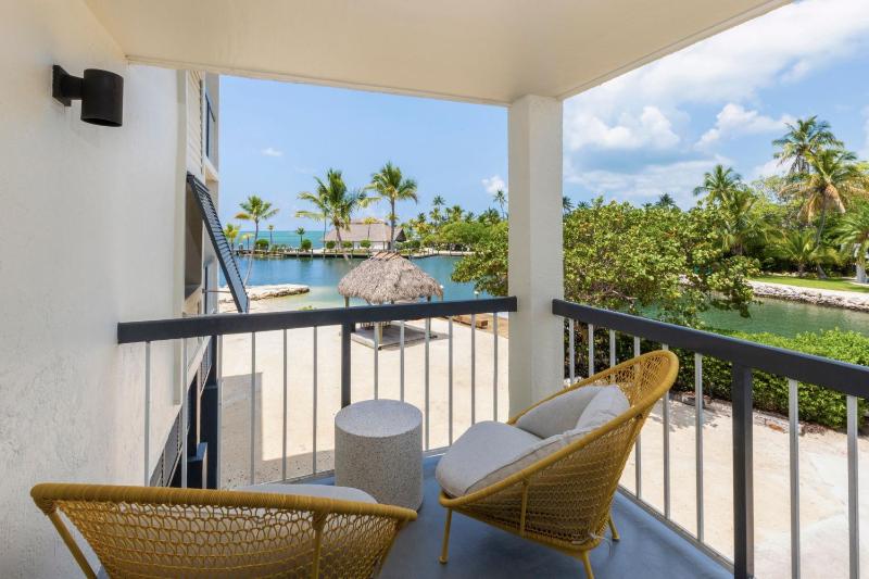 King Room with Balcony and Ocean View image 3