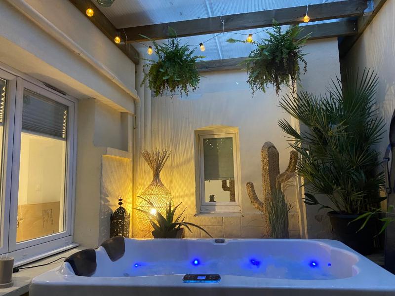 CosyRouen Jacuzzi Parking gratuit - image 11