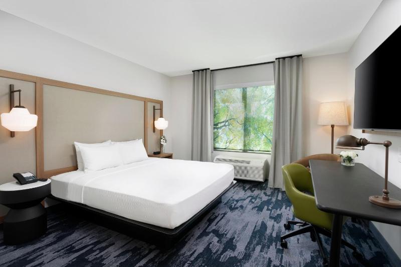 Standard King Room image 1