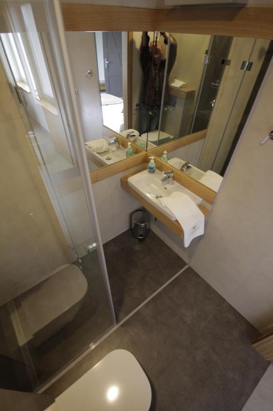Deluxe Double Room (2 Adults + 1 Child) image 3