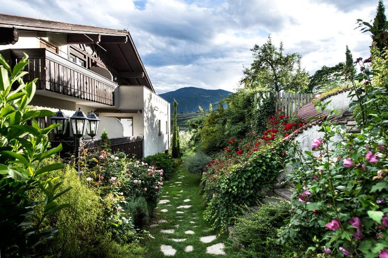 Double Room with Garden View image 4