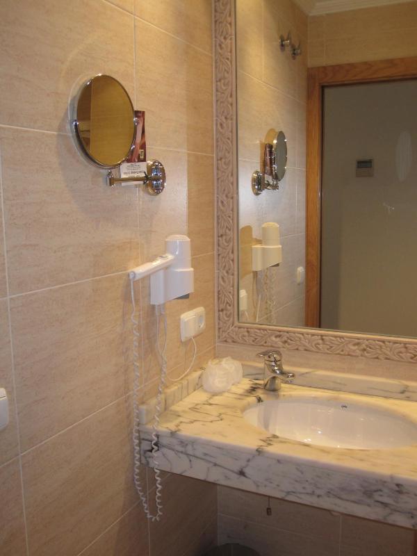 Small Double Room image 2