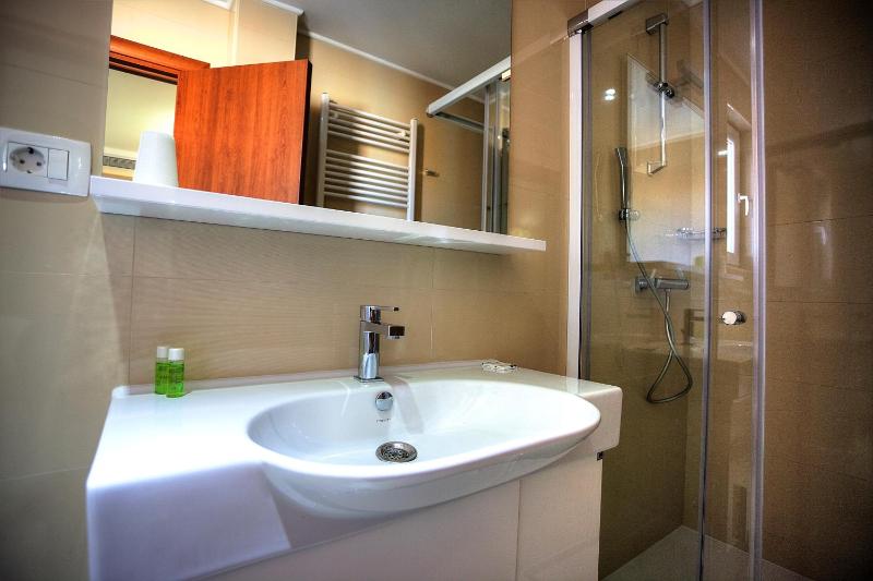 Executive Triple Room image 2