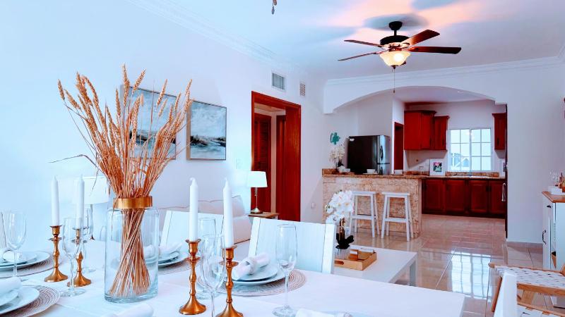 Walk to Beach Shops Dining Pool View Fast Wifi - image 16