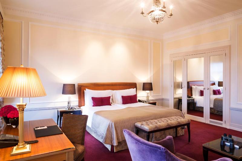 Deluxe Double Room image 4