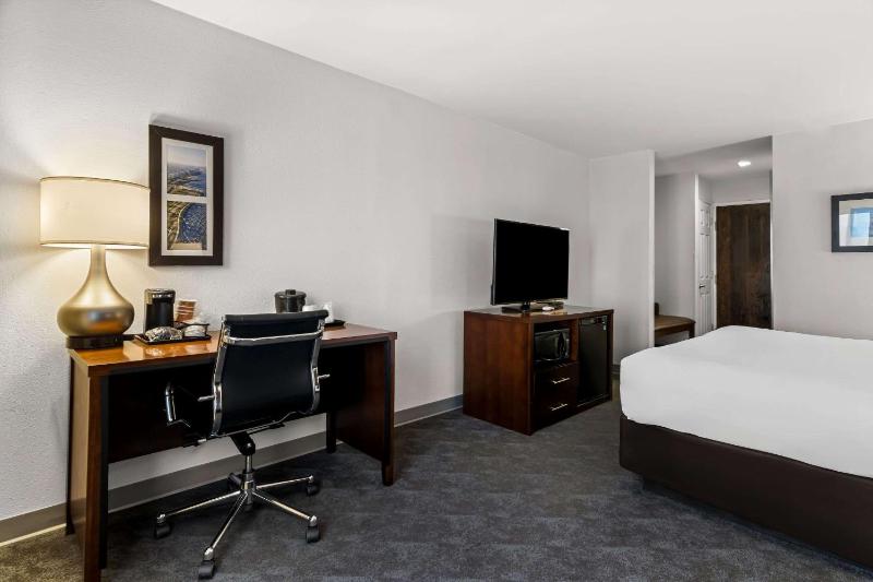 Standard King Room - Non-Smoking  image 2