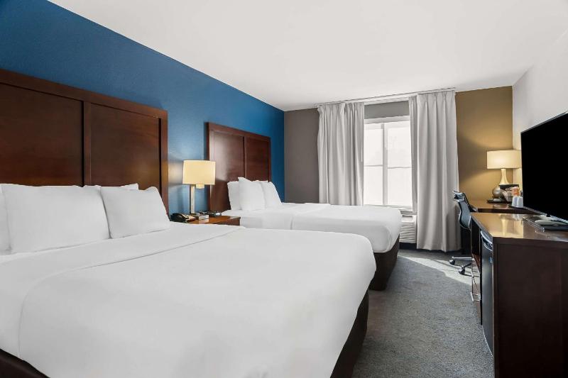 Queen Suite with Two Queen Beds - Non-Smoking image 1