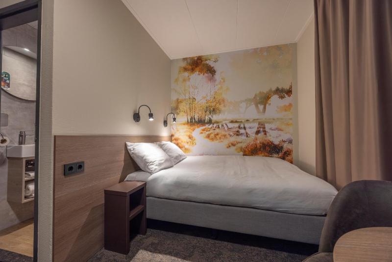 Small Double Room image 3