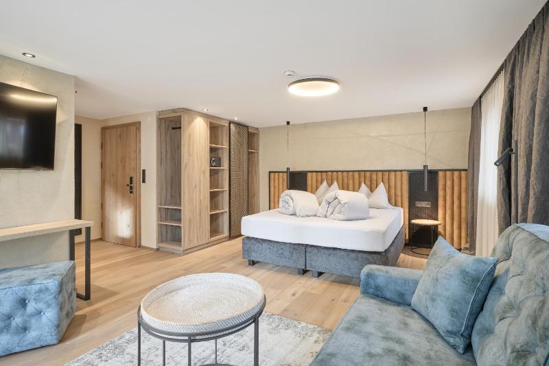 Superior Double Room image 3