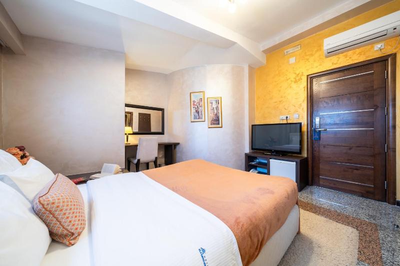 Double or Twin Room with Spa Access image 3