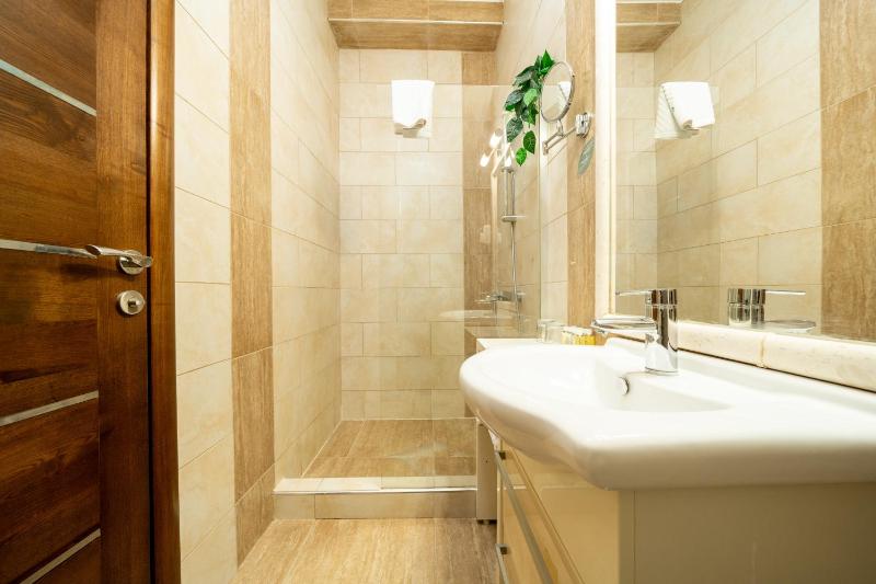 Double or Twin Room with Spa Access image 2
