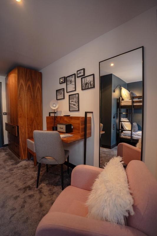 Standard Family Room image 4