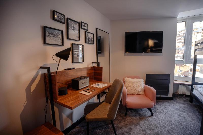 Standard Family Room image 2