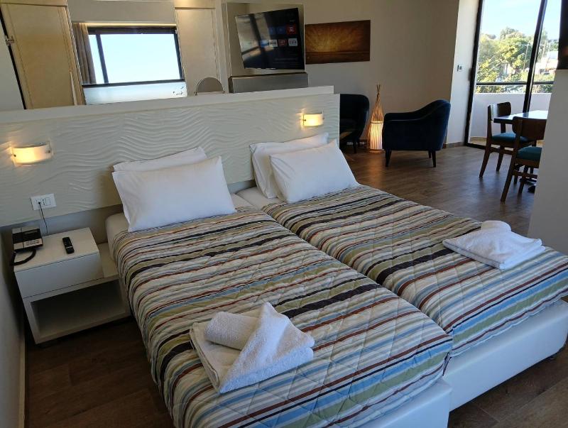 Deluxe Suite with Sea View image 1
