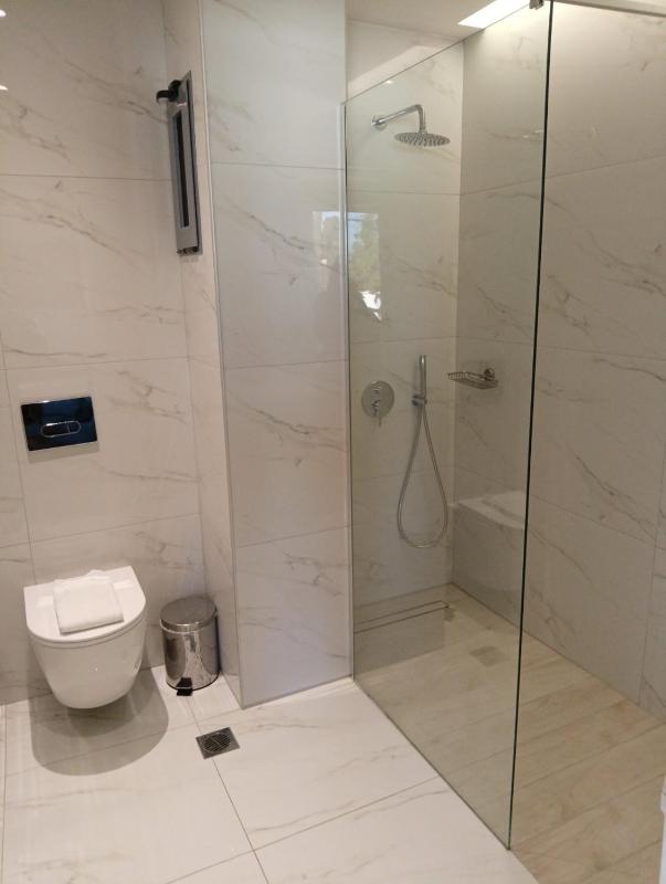 Deluxe Suite with Sea View image 2