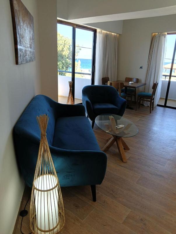 Deluxe Suite with Sea View image 3