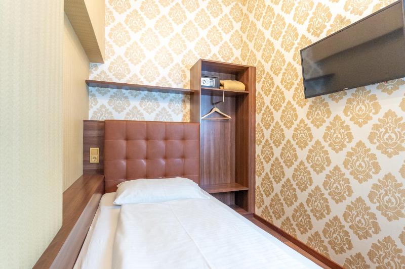 Single Room image 4