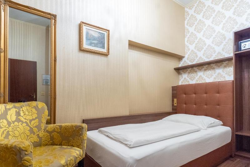 Single Room image 3