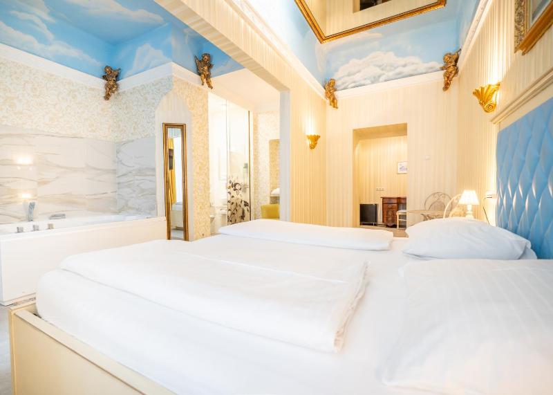 Hotel Urania - image 9